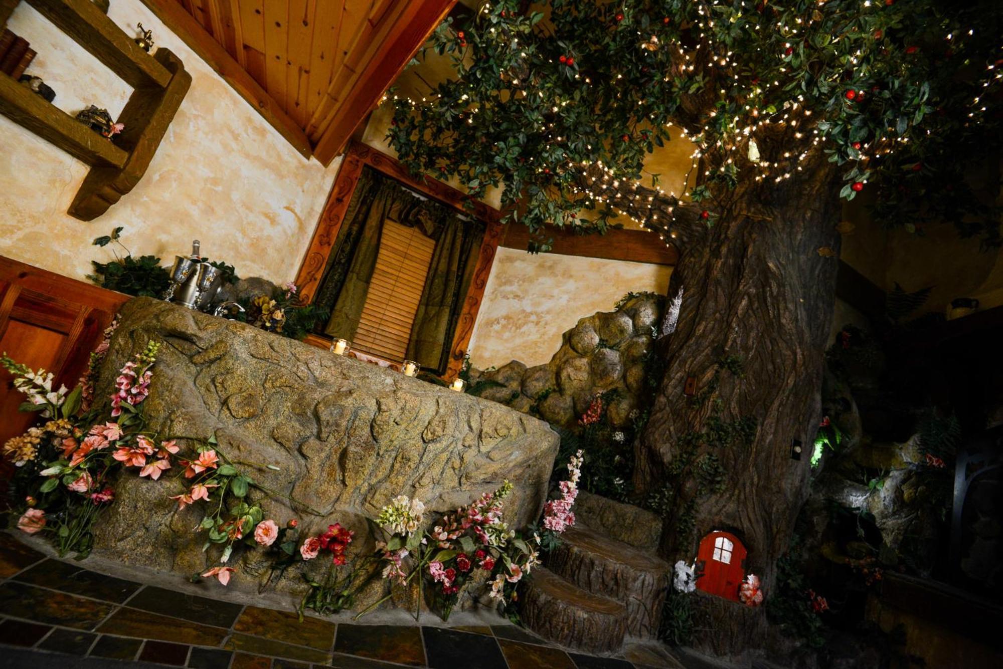 Castle Wood Theme Cottages- Couples Only Big Bear Lake Exterior photo