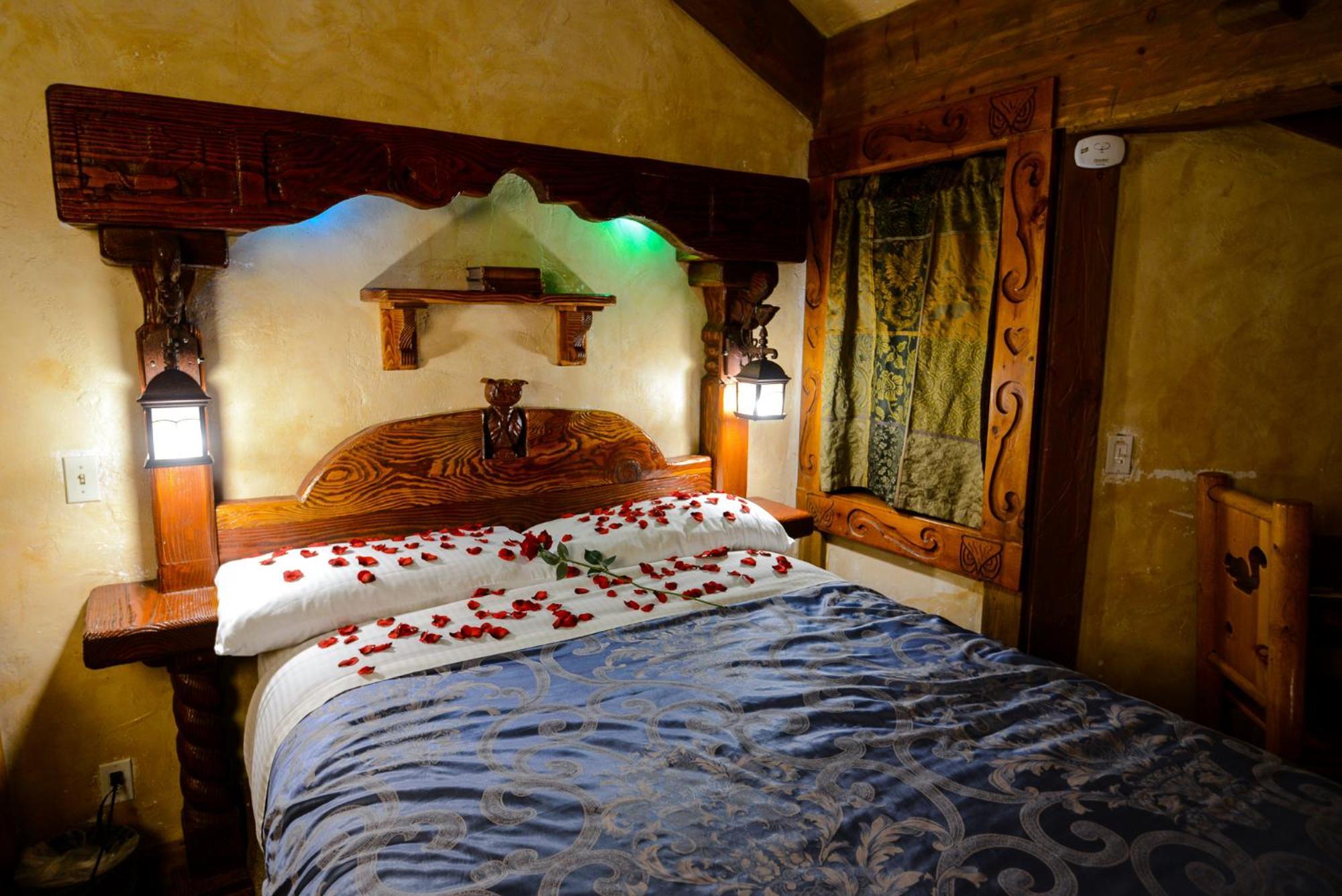 Castle Wood Theme Cottages- Couples Only Big Bear Lake Exterior photo